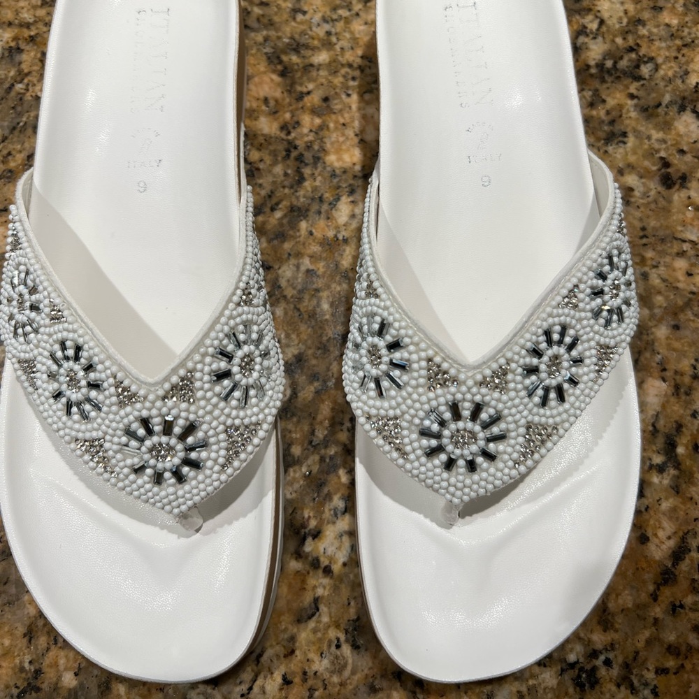 Italian Shoemakers Womens Larita White Faux Suede Wedge Flip-Flops Shoes NWOB
